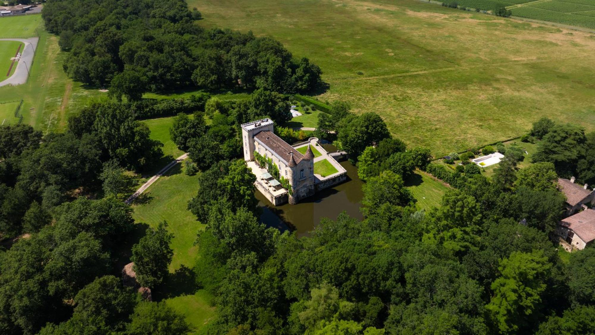 Vivez La Vie De Chateau Aux Portes De Bordeaux Guest House Saint-Sulpice-et-Cameyrac Exterior photo