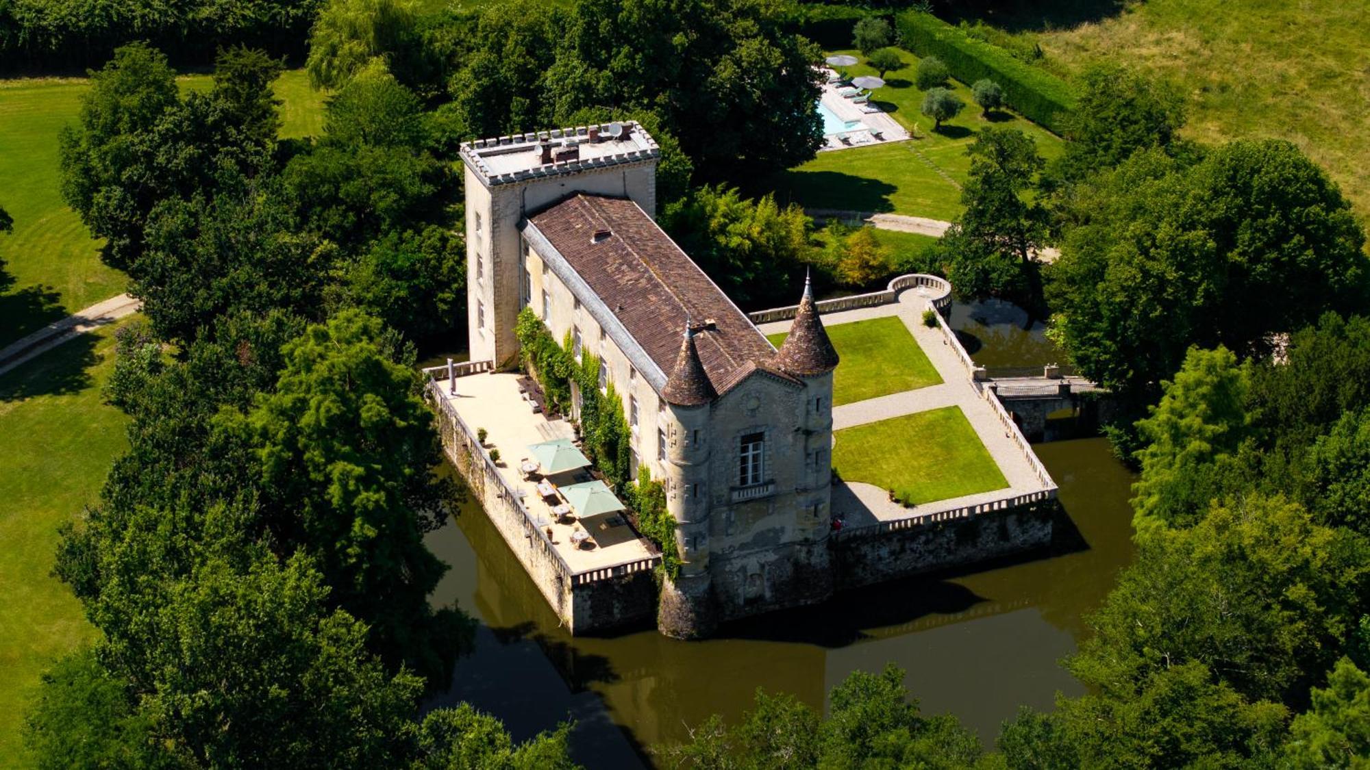 Vivez La Vie De Chateau Aux Portes De Bordeaux Guest House Saint-Sulpice-et-Cameyrac Exterior photo