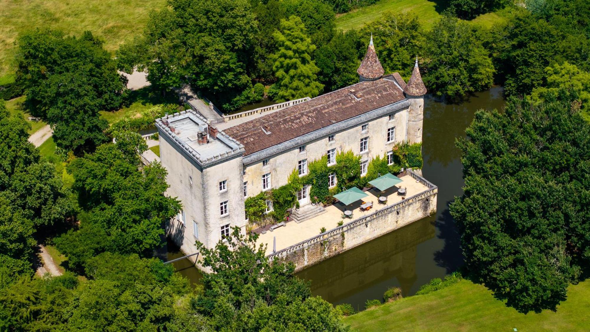 Vivez La Vie De Chateau Aux Portes De Bordeaux Guest House Saint-Sulpice-et-Cameyrac Exterior photo