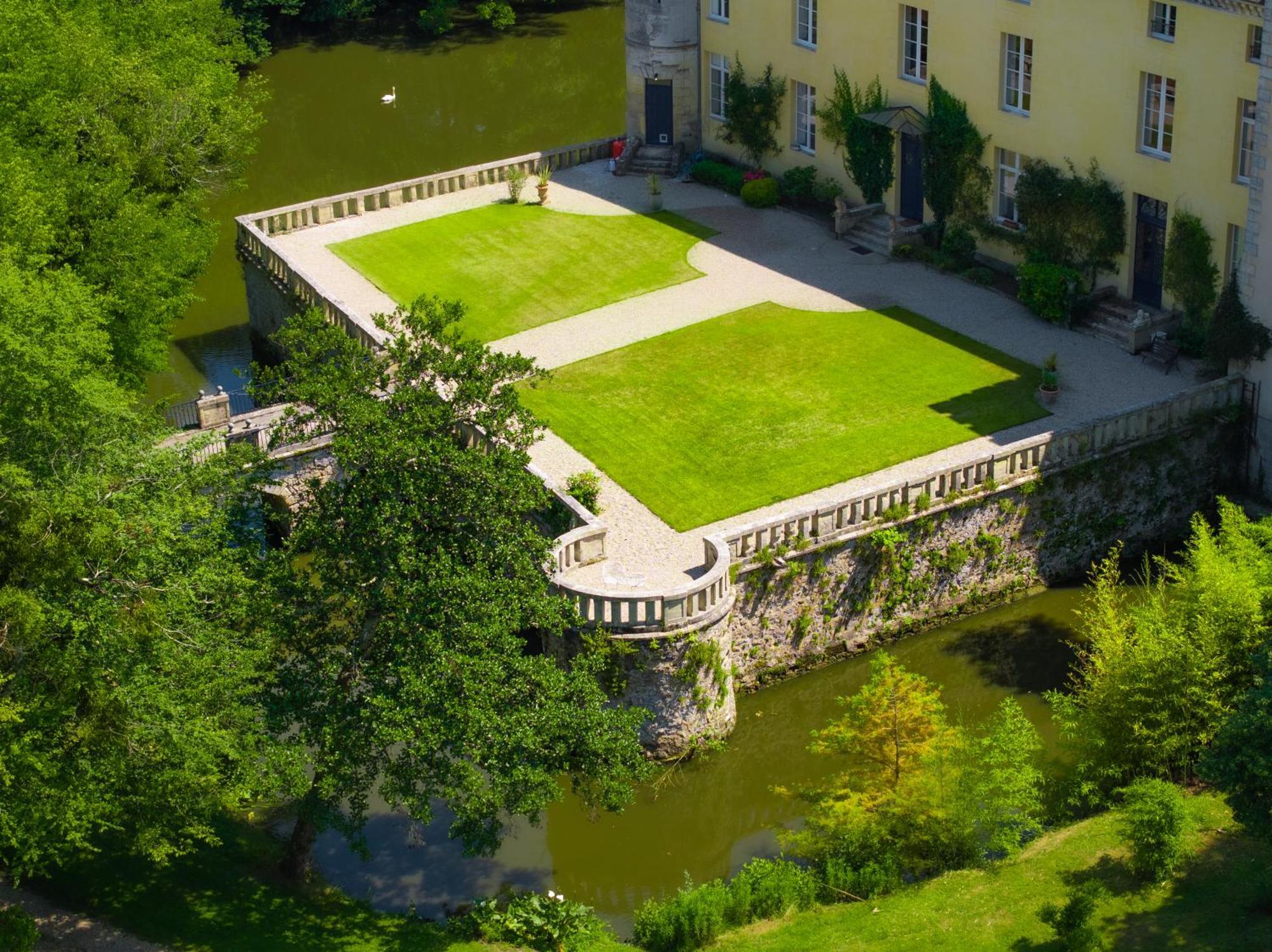 Vivez La Vie De Chateau Aux Portes De Bordeaux Guest House Saint-Sulpice-et-Cameyrac Exterior photo