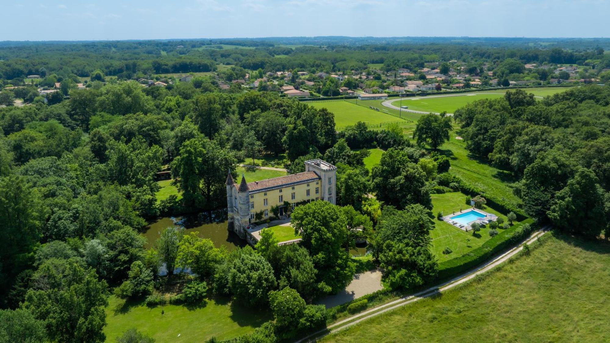 Vivez La Vie De Chateau Aux Portes De Bordeaux Guest House Saint-Sulpice-et-Cameyrac Exterior photo