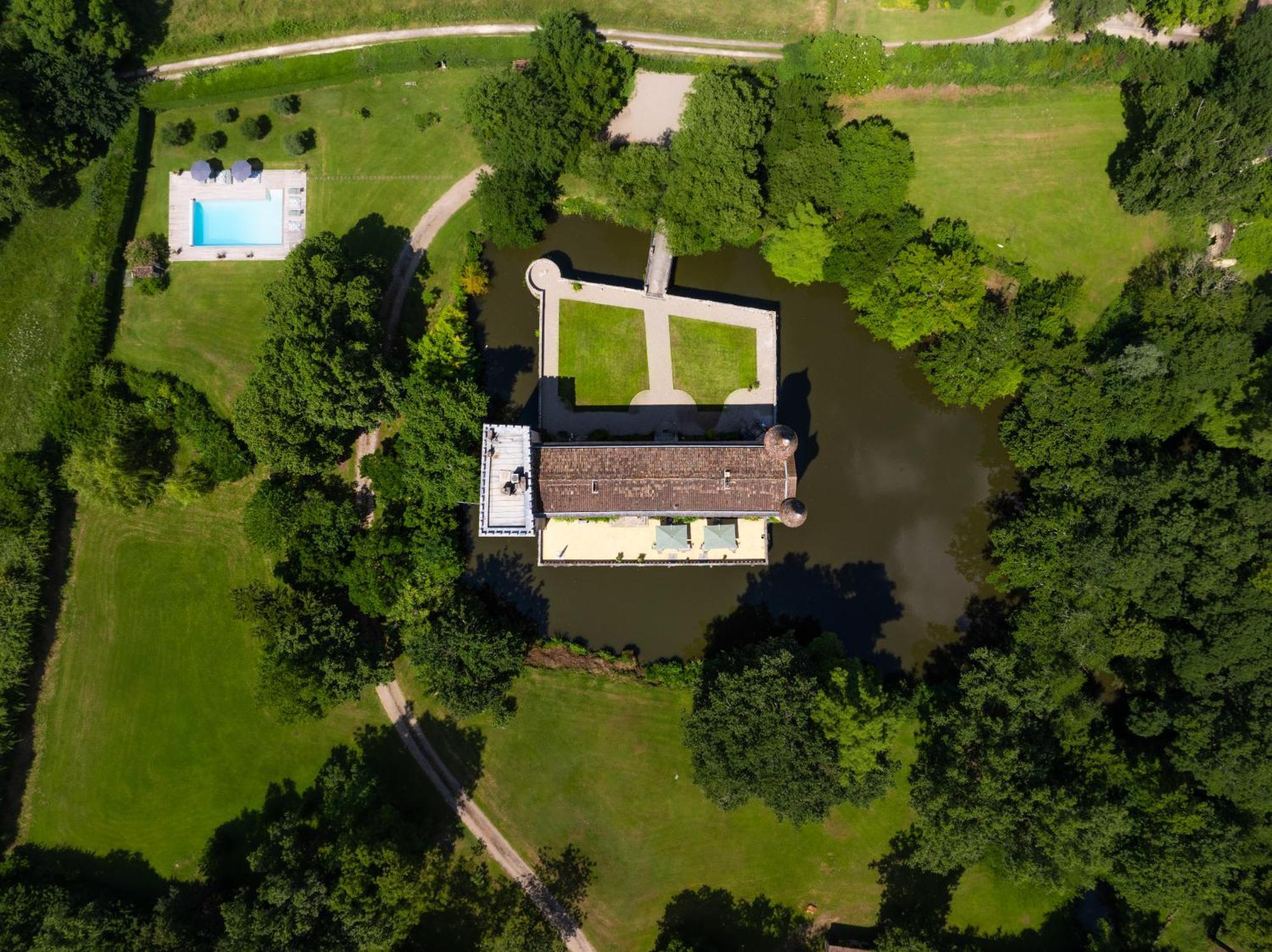 Vivez La Vie De Chateau Aux Portes De Bordeaux Guest House Saint-Sulpice-et-Cameyrac Exterior photo