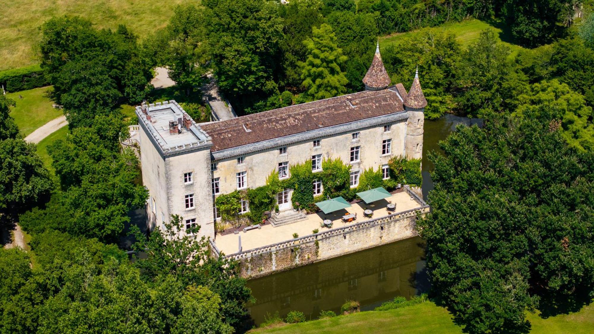 Vivez La Vie De Chateau Aux Portes De Bordeaux Guest House Saint-Sulpice-et-Cameyrac Exterior photo