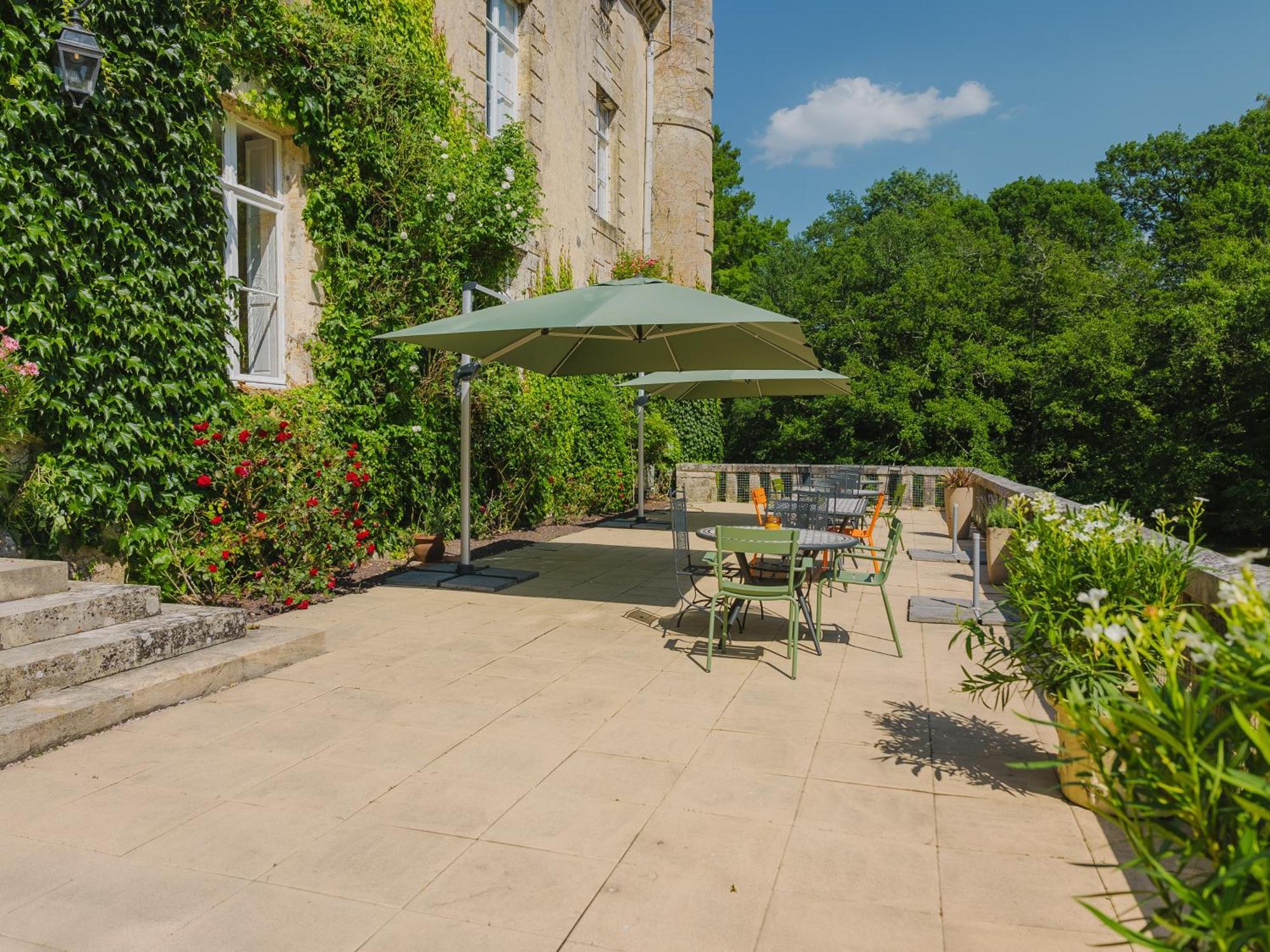 Vivez La Vie De Chateau Aux Portes De Bordeaux Guest House Saint-Sulpice-et-Cameyrac Exterior photo