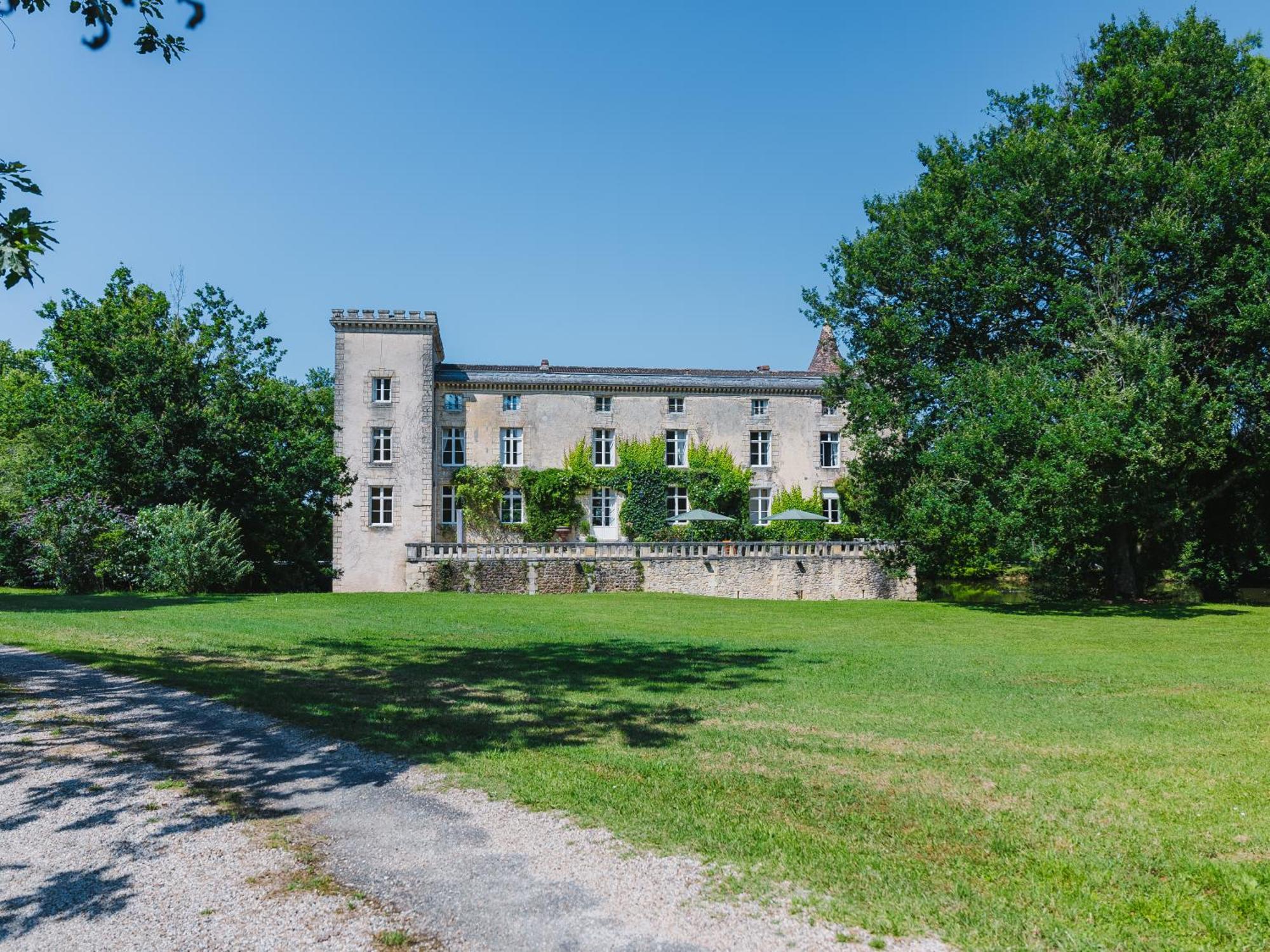 Vivez La Vie De Chateau Aux Portes De Bordeaux Guest House Saint-Sulpice-et-Cameyrac Exterior photo