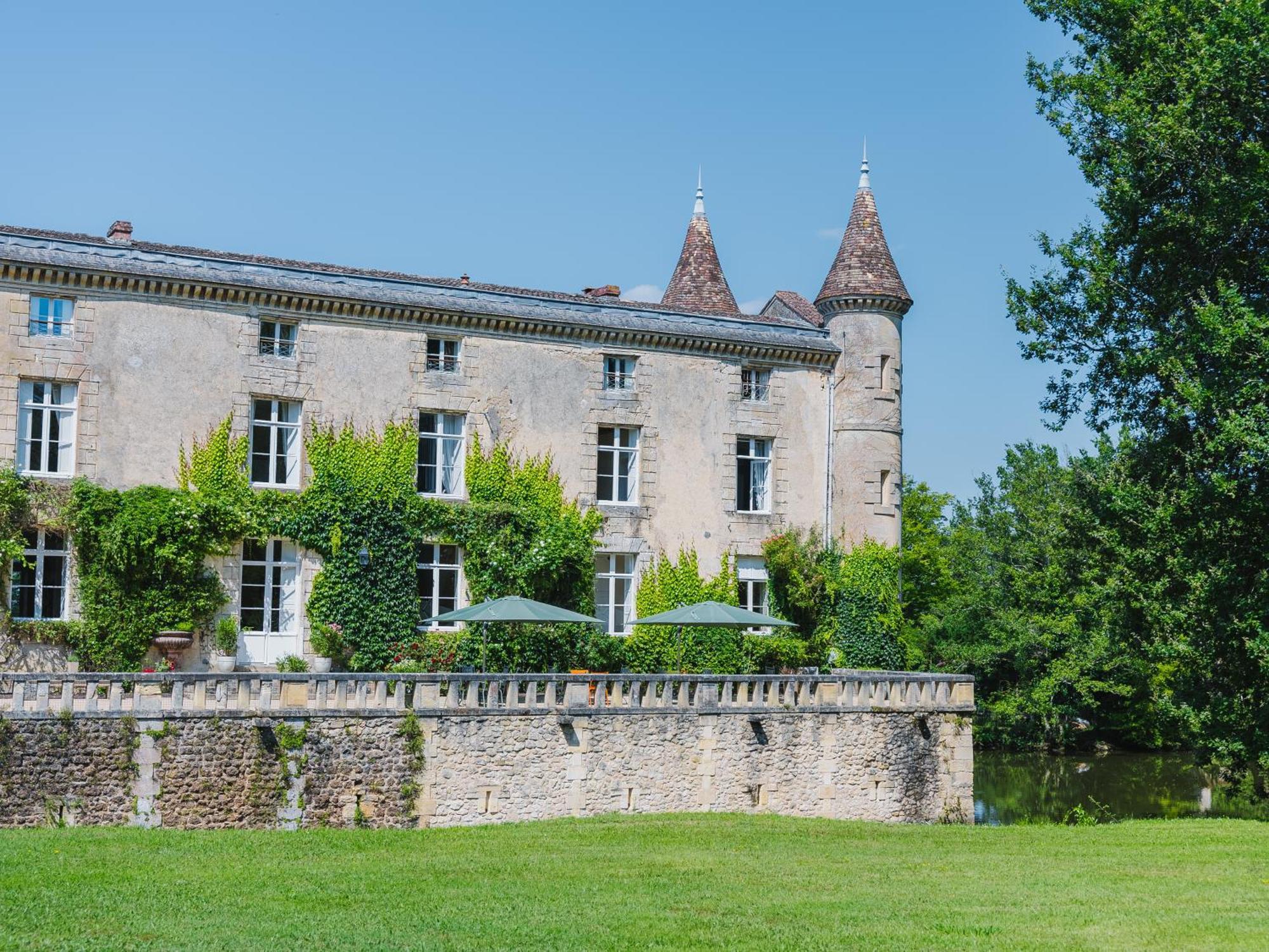 Vivez La Vie De Chateau Aux Portes De Bordeaux Guest House Saint-Sulpice-et-Cameyrac Exterior photo